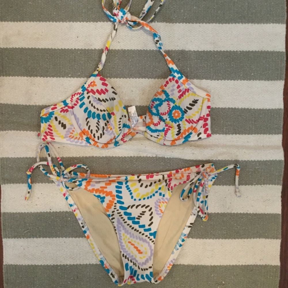 Victoria’s Secret Bikini Paisley White Underwire